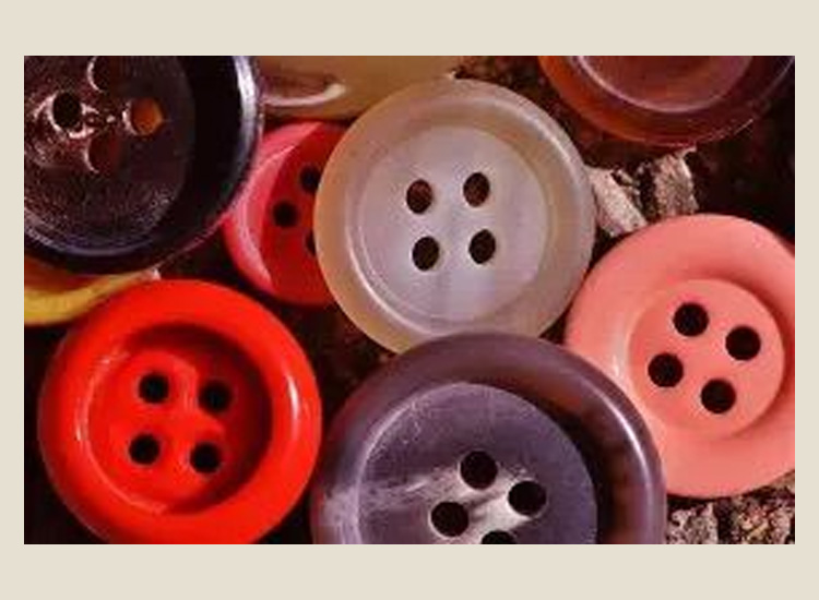 Metal Buttons and Plastic Buttons 16
