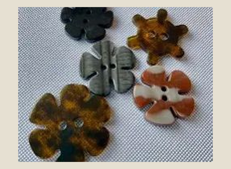 Metal Buttons and Plastic Buttons 17